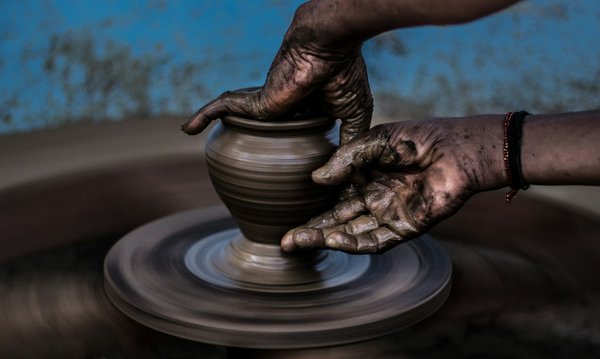 Où trouver des cours de poterie gratuits en Grèce pour les amateurs d'artisanat?